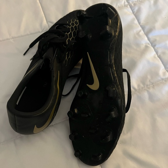 Nike soccer cleats - Picture 2 of 4